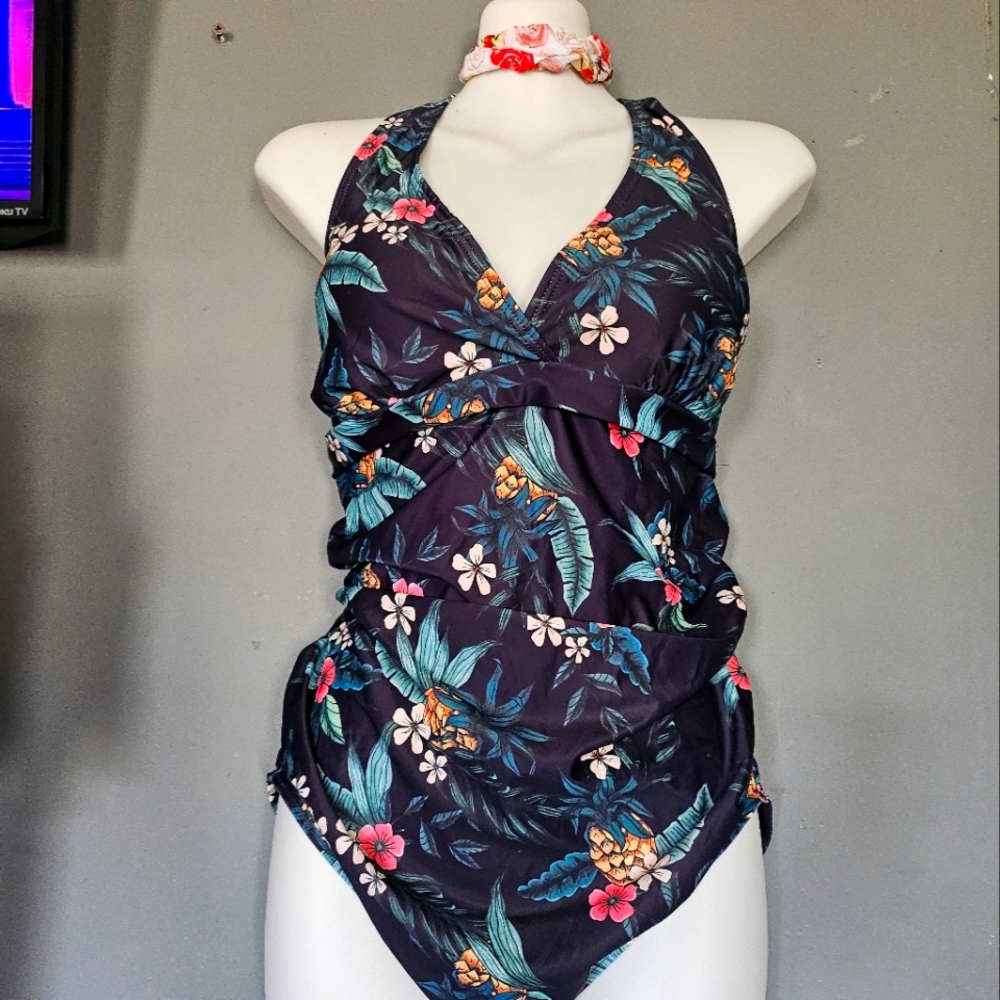 NEW MATERNITY SWIMMING SUIT SIZE LARGE